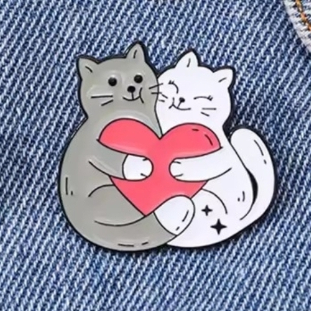 🍒🍒 Gray and White Cat Enamel Pin